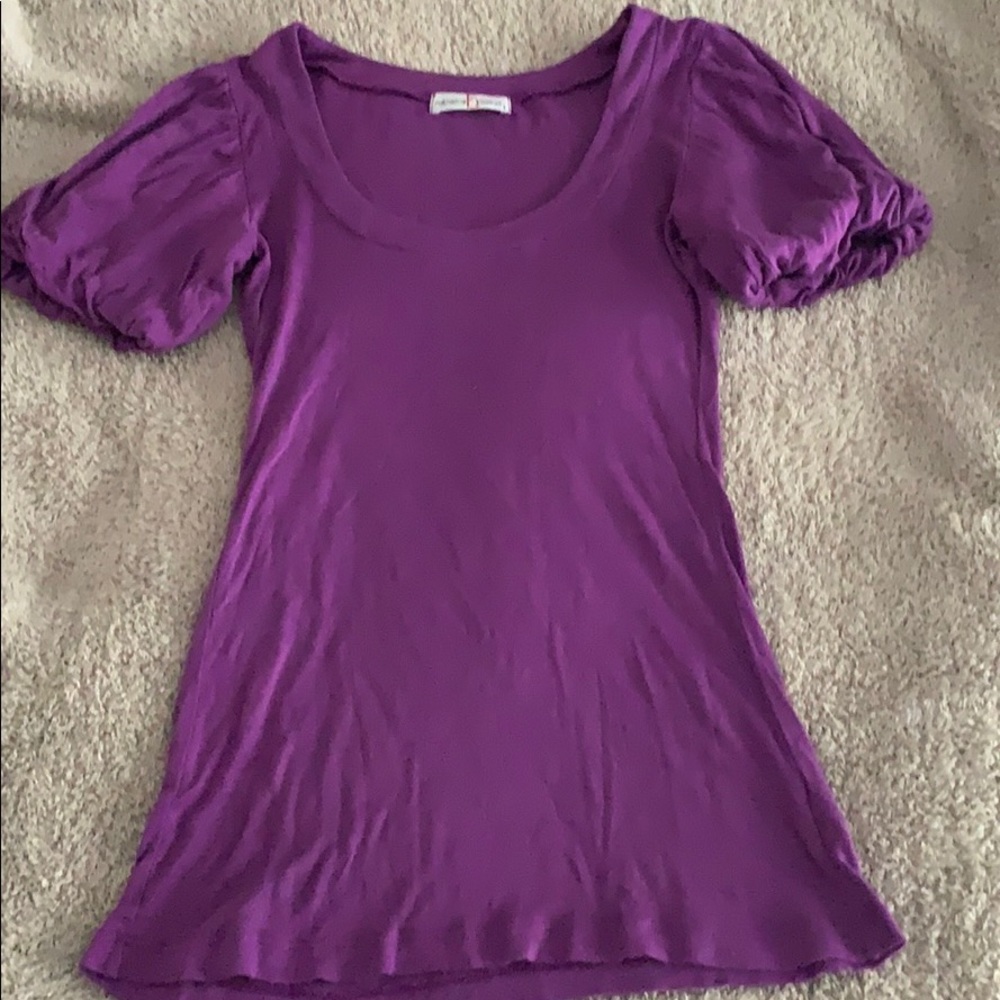 Purple puff-sleeve tee shirt